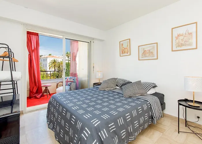 Vue Exceptionnelle Sur Du Midi En 1re Ligne- 2 Daire Cannes